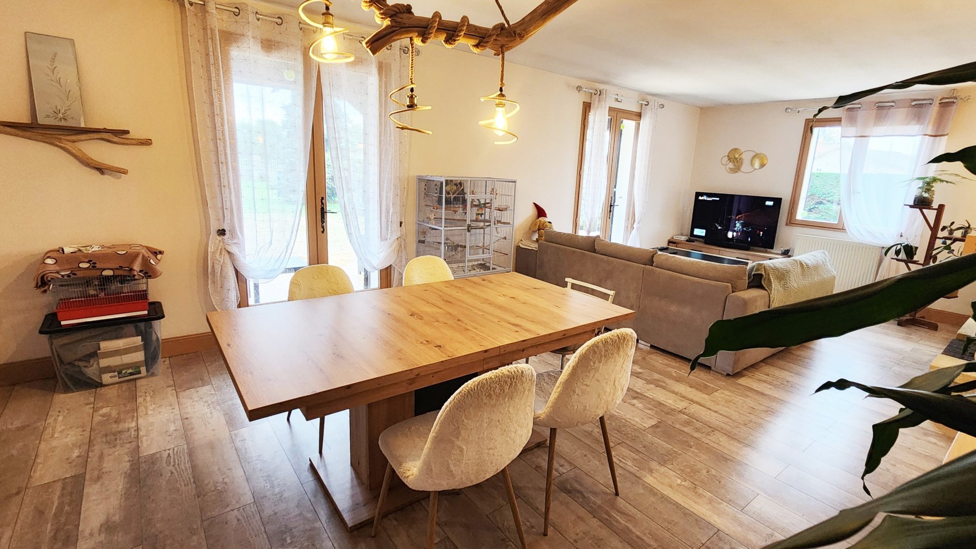 Vente Maison 11&nbsp;Pièces 250&nbsp;m² Saint-Front-de-Pradoux