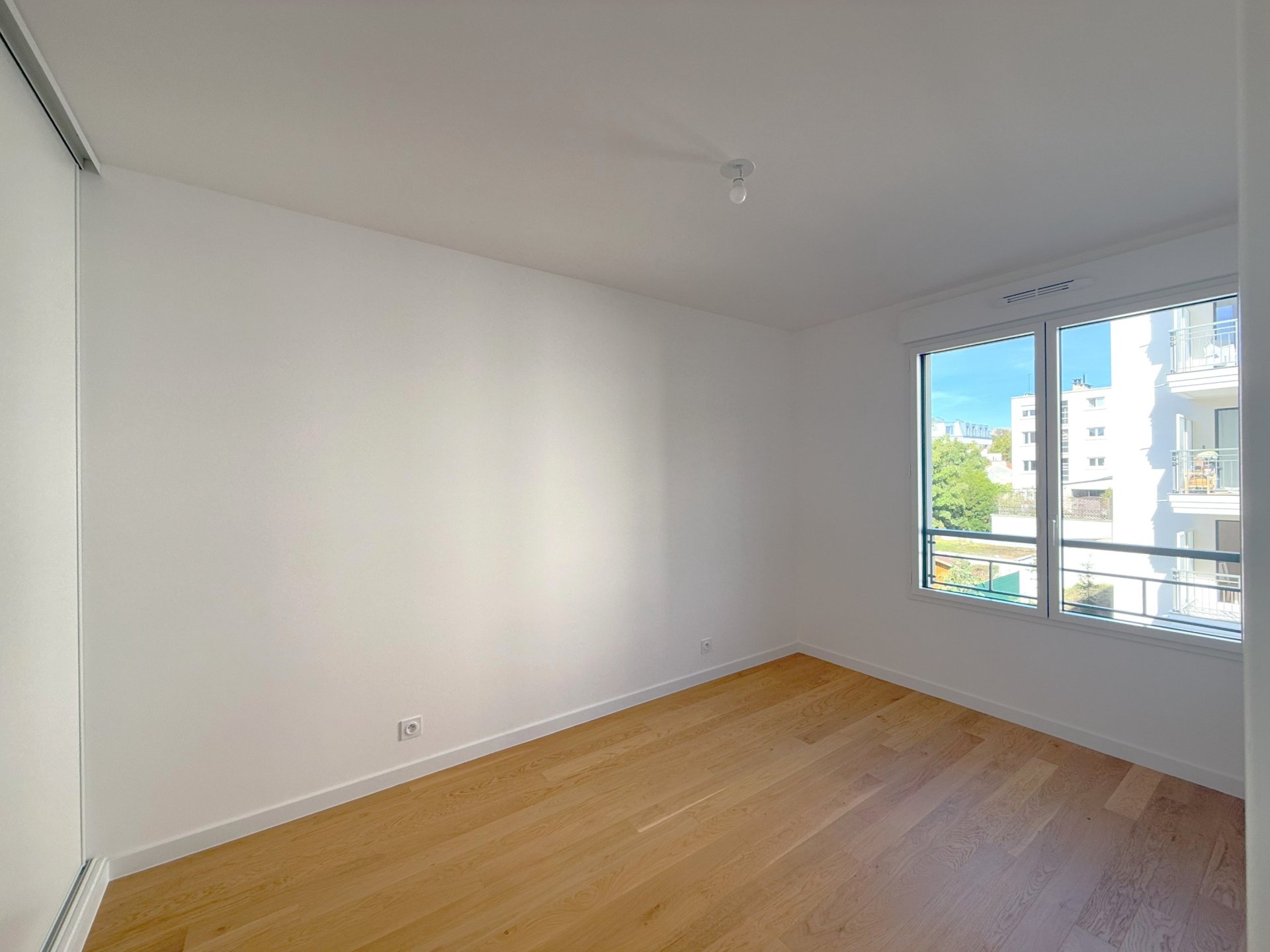 Vente Appartement 4&nbsp;Pièces 90&nbsp;m² Suresnes