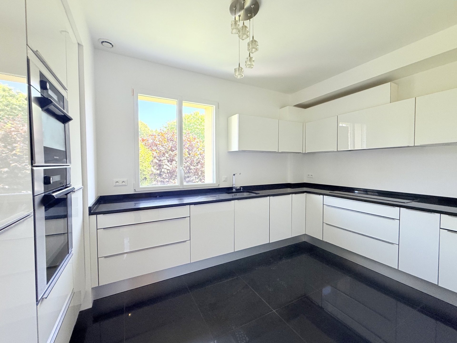 Vente Maison 8&nbsp;Pièces 200&nbsp;m² Louveciennes