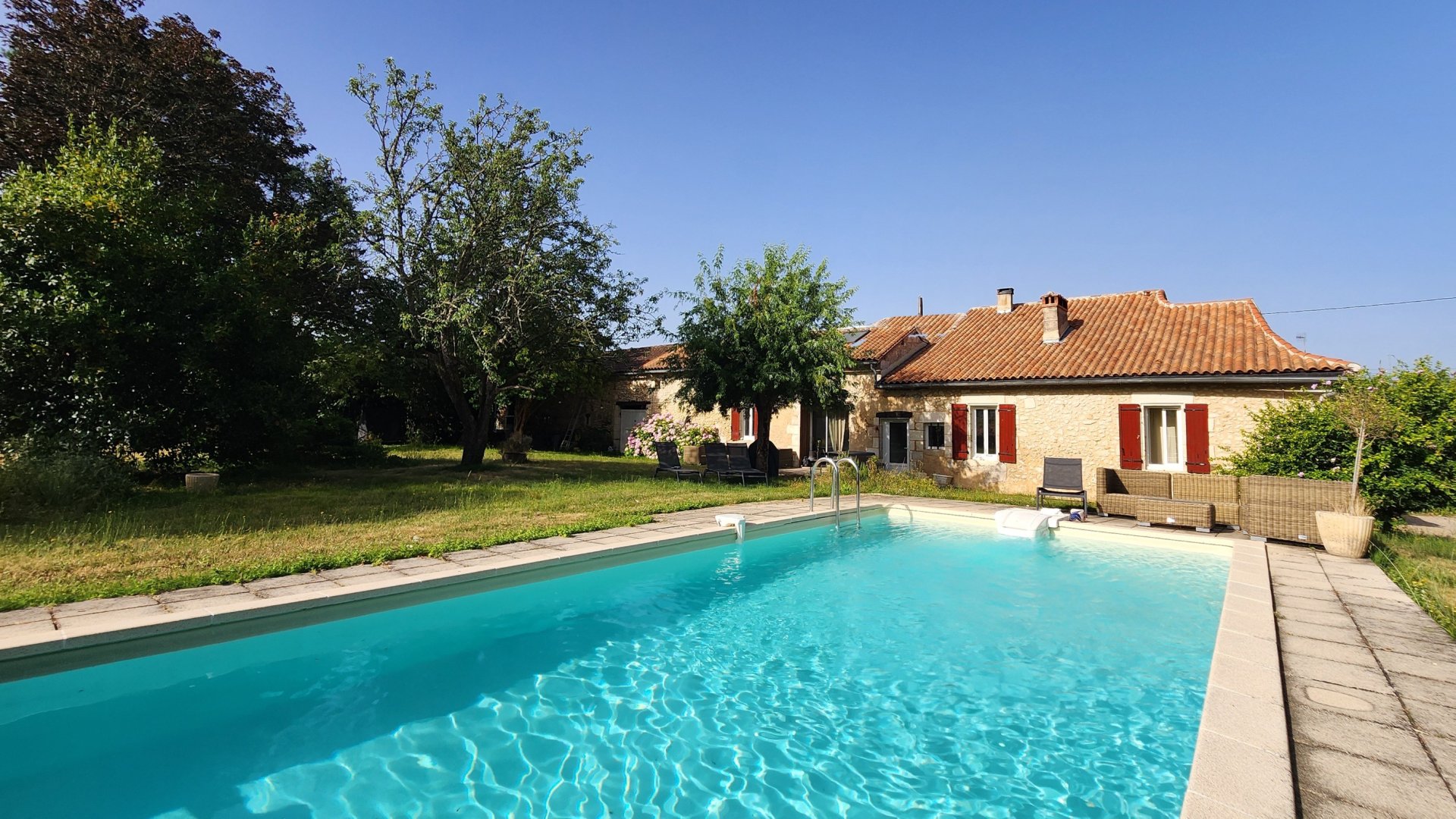 Vente Maison 10&nbsp;Pièces 286&nbsp;m² Neuvic