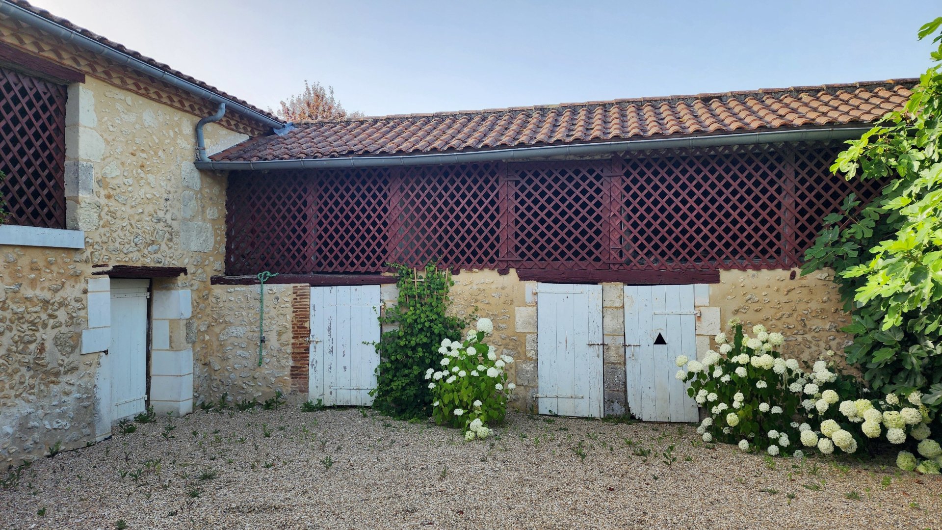 Vente Maison 10&nbsp;Pièces 286&nbsp;m² Neuvic