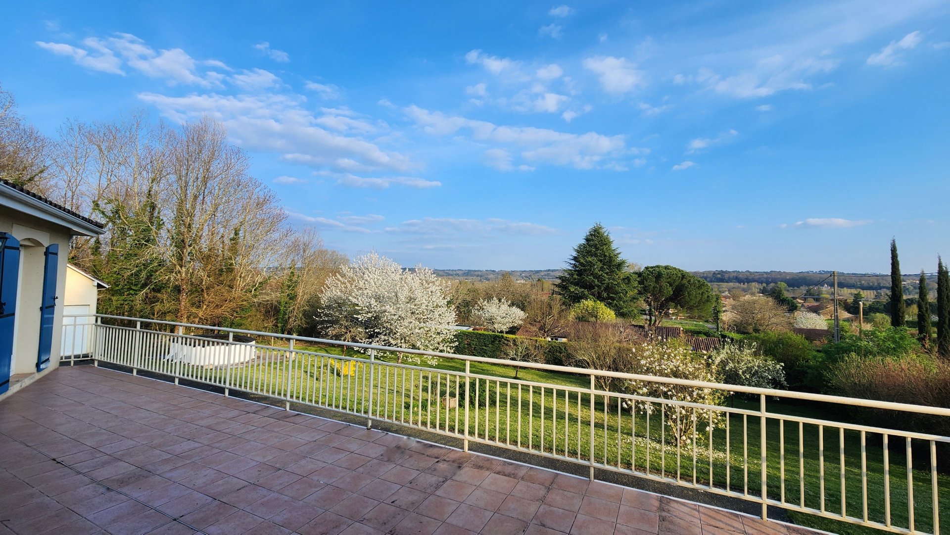 Vente Maison 8&nbsp;Pièces 170&nbsp;m² Saint-Front-de-Pradoux