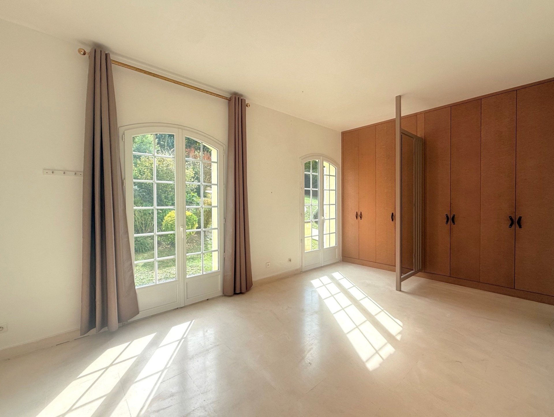Vente Maison 8&nbsp;Pièces 280&nbsp;m² Parmain