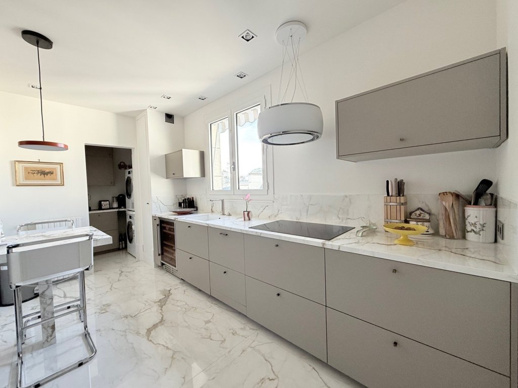 appartement 5 pièces en vente sur PARIS (75007)