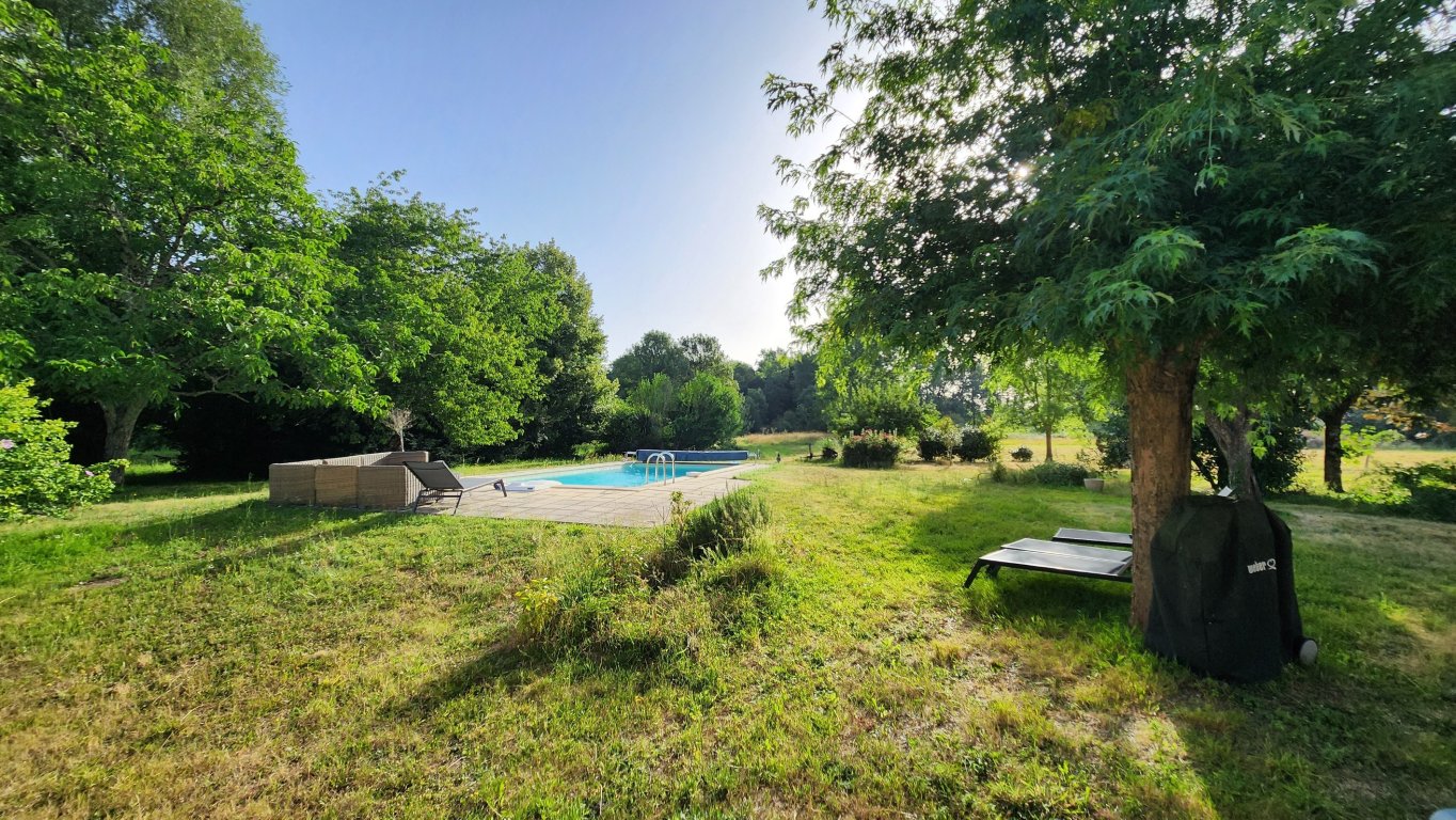 maison 10 Pièces en vente sur NEUVIC (24190) - Plus de details