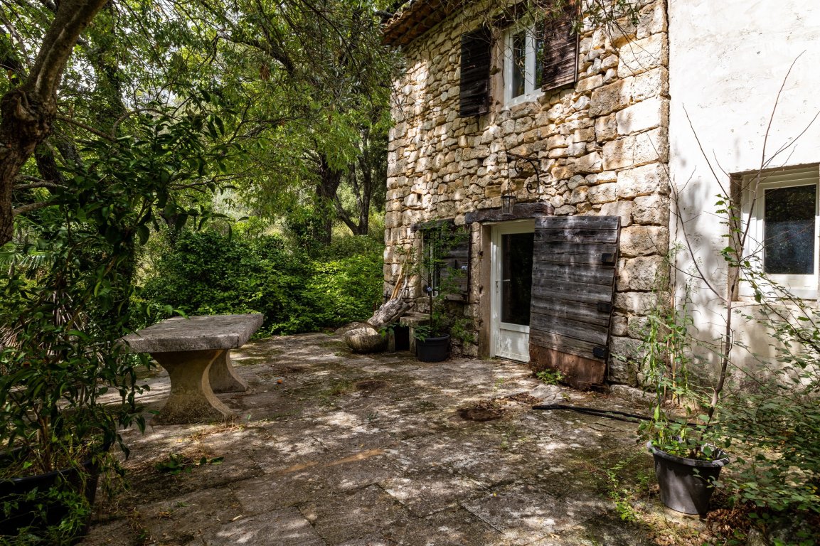 maison 5 Pièces en vente sur SAUMANE DE VAUCLUSE (84800) - Plus de details