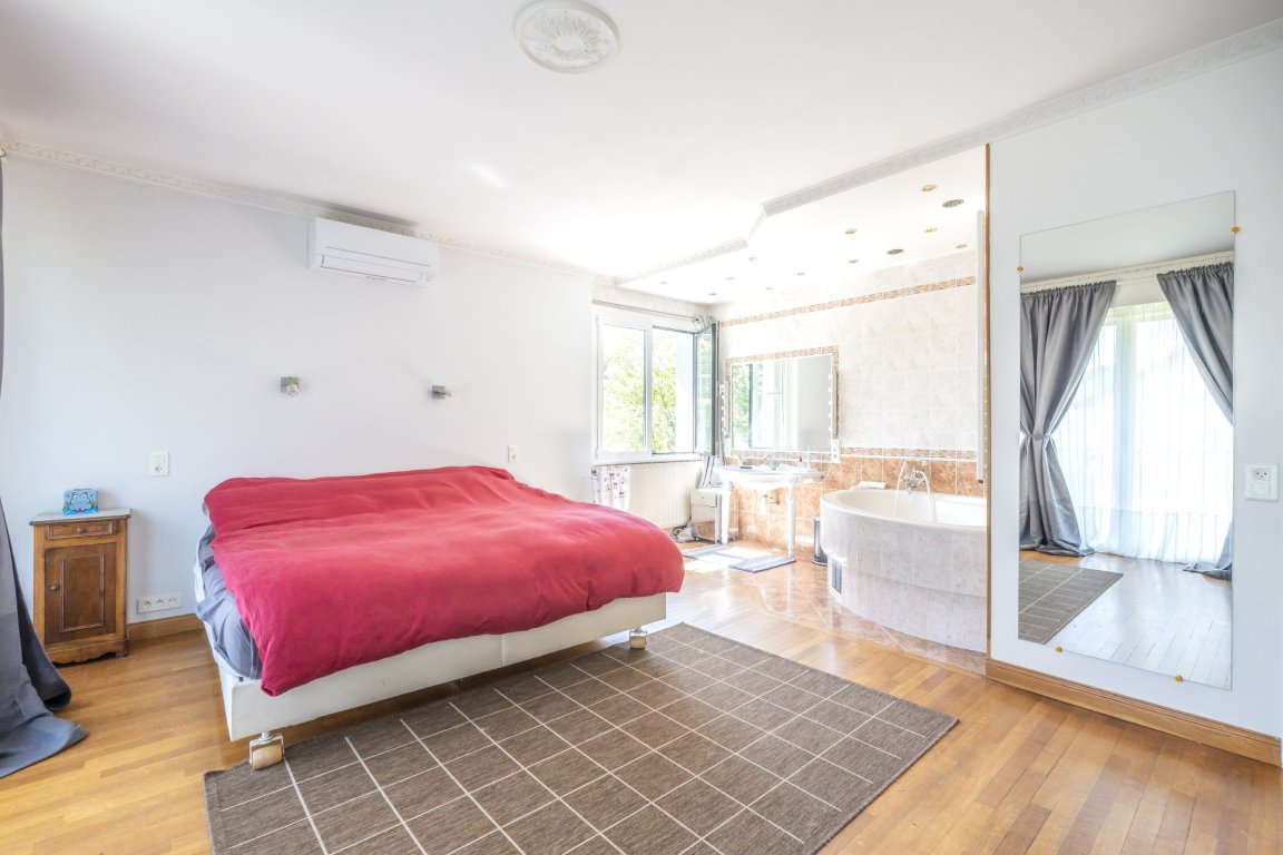 maison 11 pièces en vente sur LA CELLE ST CLOUD (78170)
